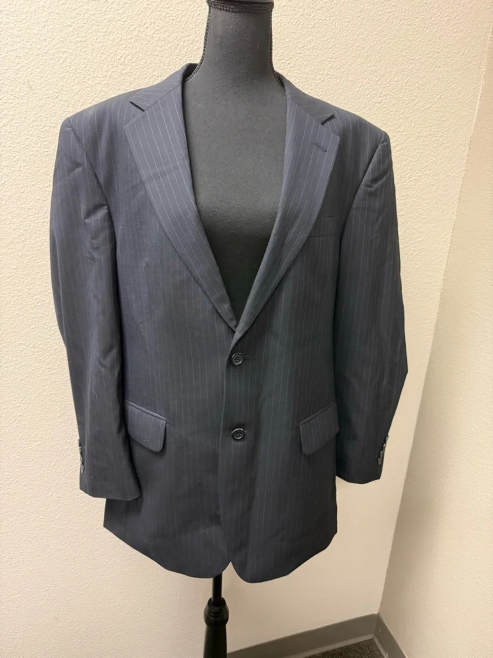 Jos A Bank Black Pinstripe Wool Blazer 42R Classic Business Suit Jacket